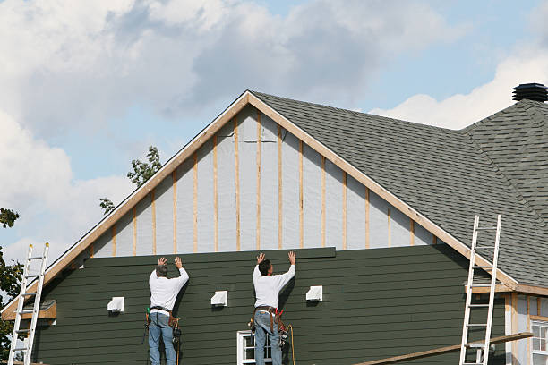 Professional Siding technician working in Catlett, VA